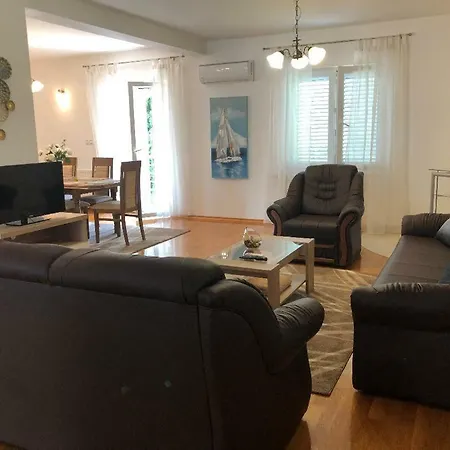 Vila Velebit Apartment Bilice